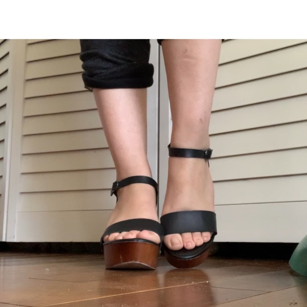 MOVING SALE: Steve Madden leather platform sandal